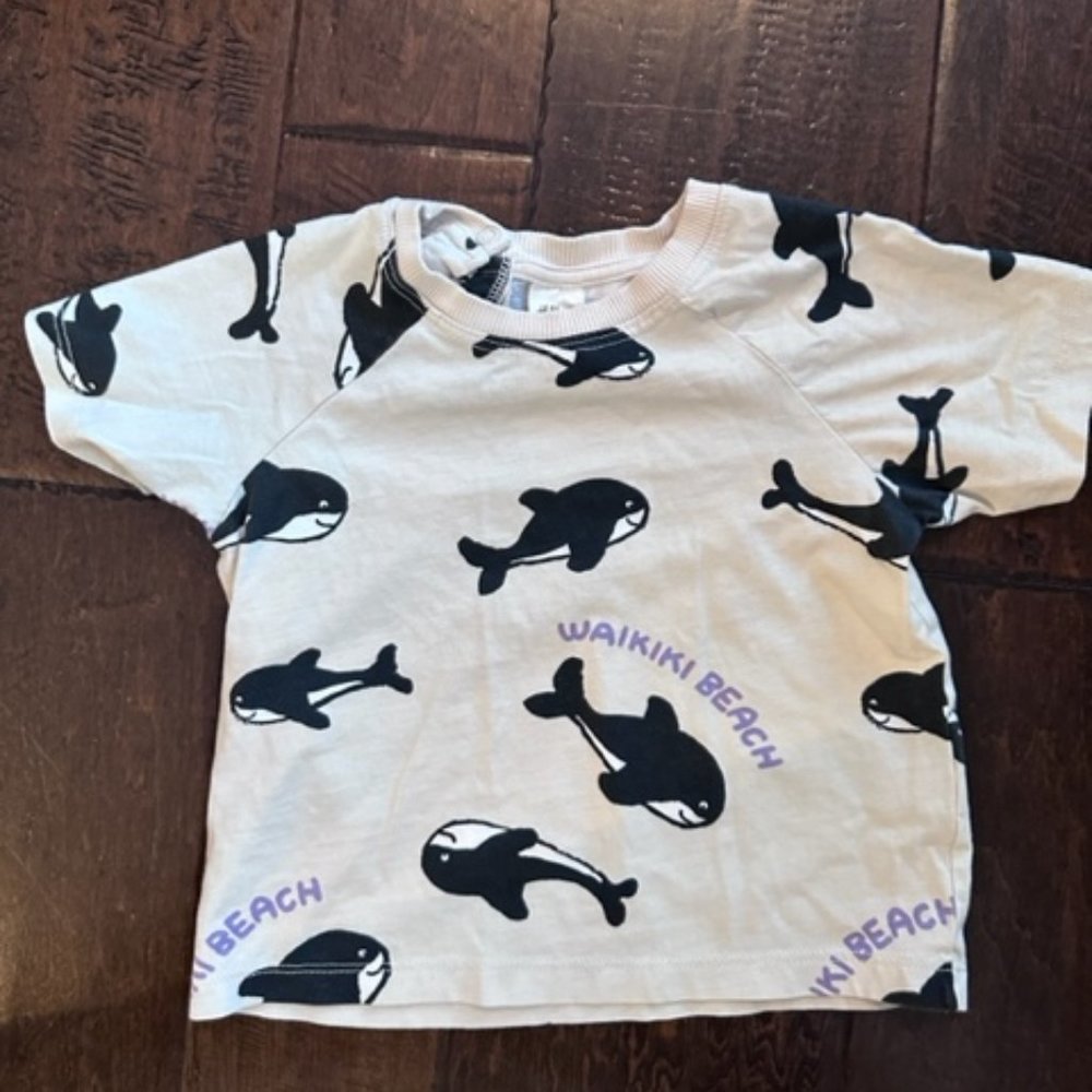 H&M Baby | Orca Whale "Waikiki Beach" T-Shirt | Button Back | 9-12 Months - Picture 1 of 2